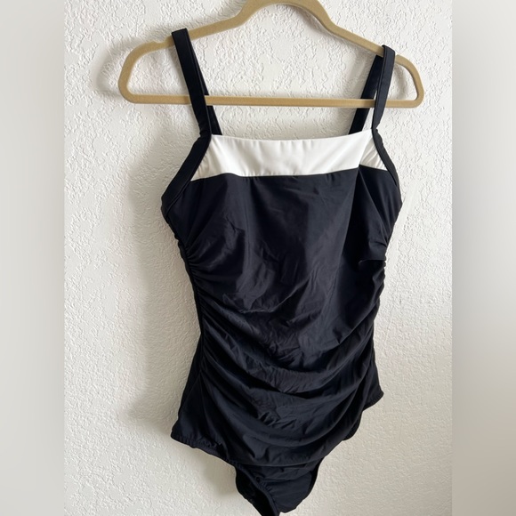 Miracle suit One Piece 16W - Picture 2 of 9